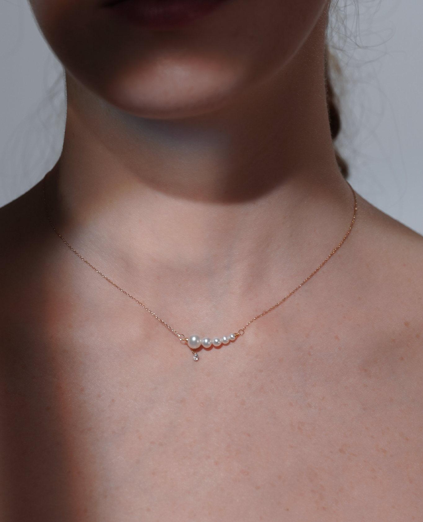 Aphrodite gradient necklace 5 pearls 1 diamond