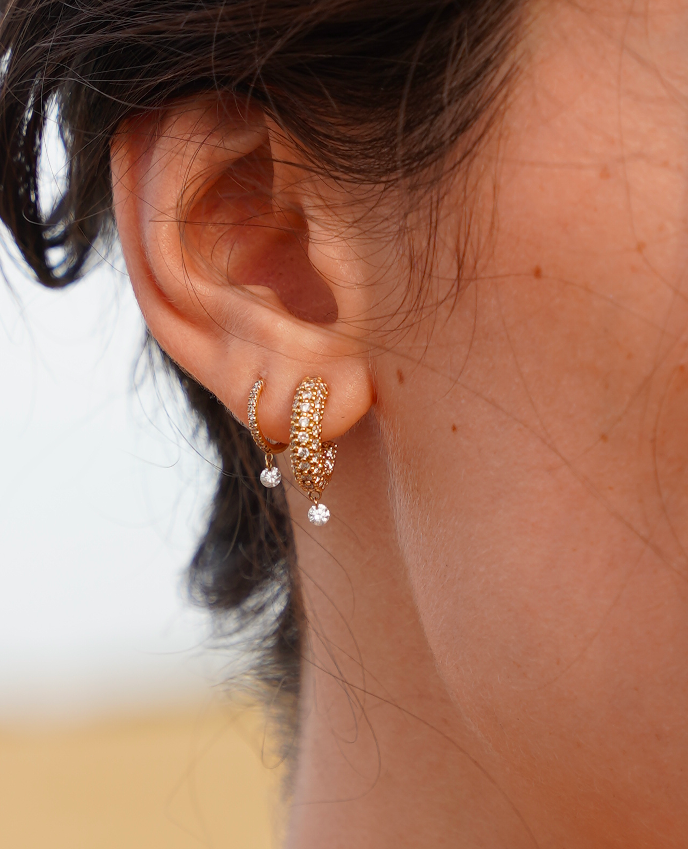 Mono boucle d’oreille créole pavée
