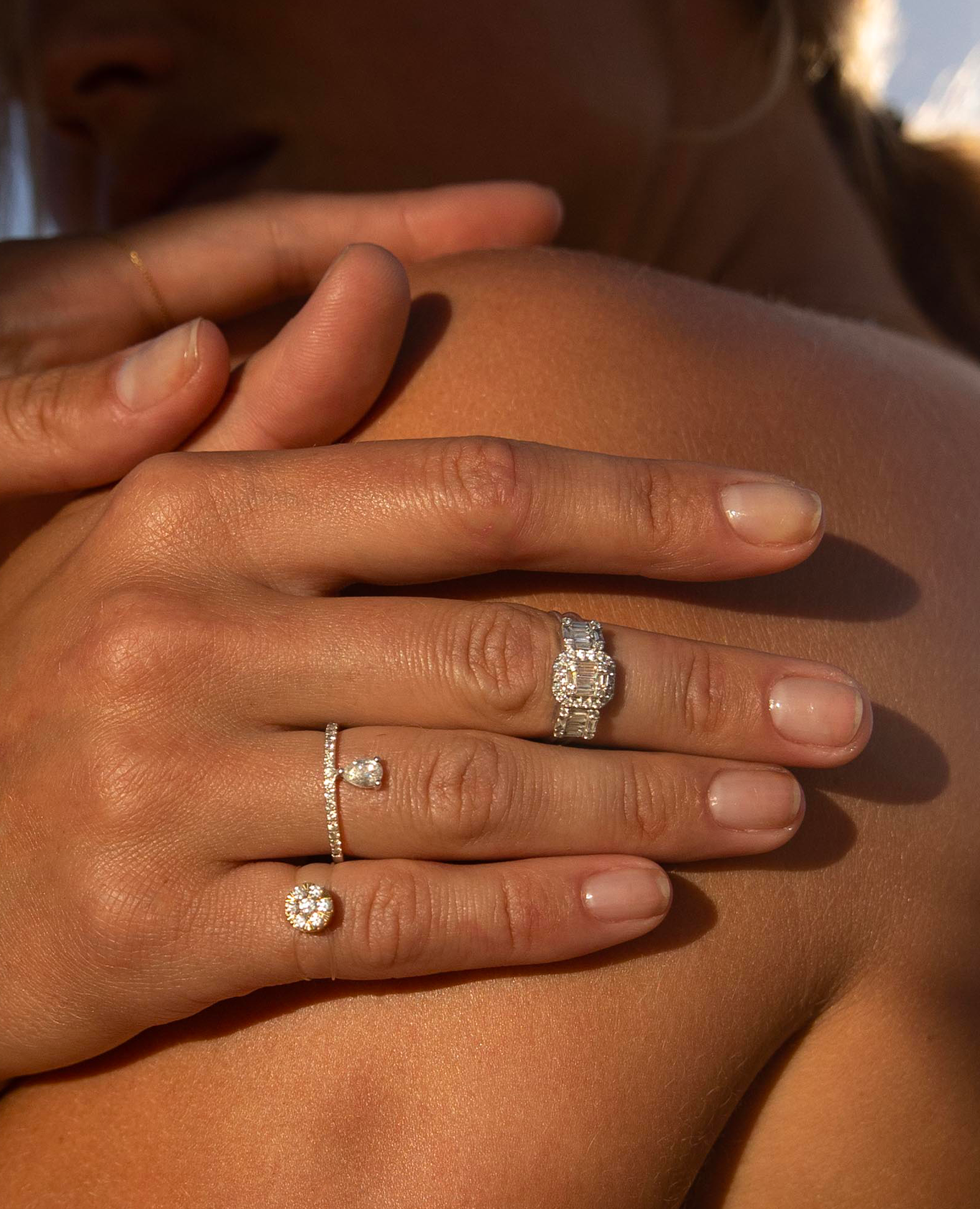 Hera ring with a diamond