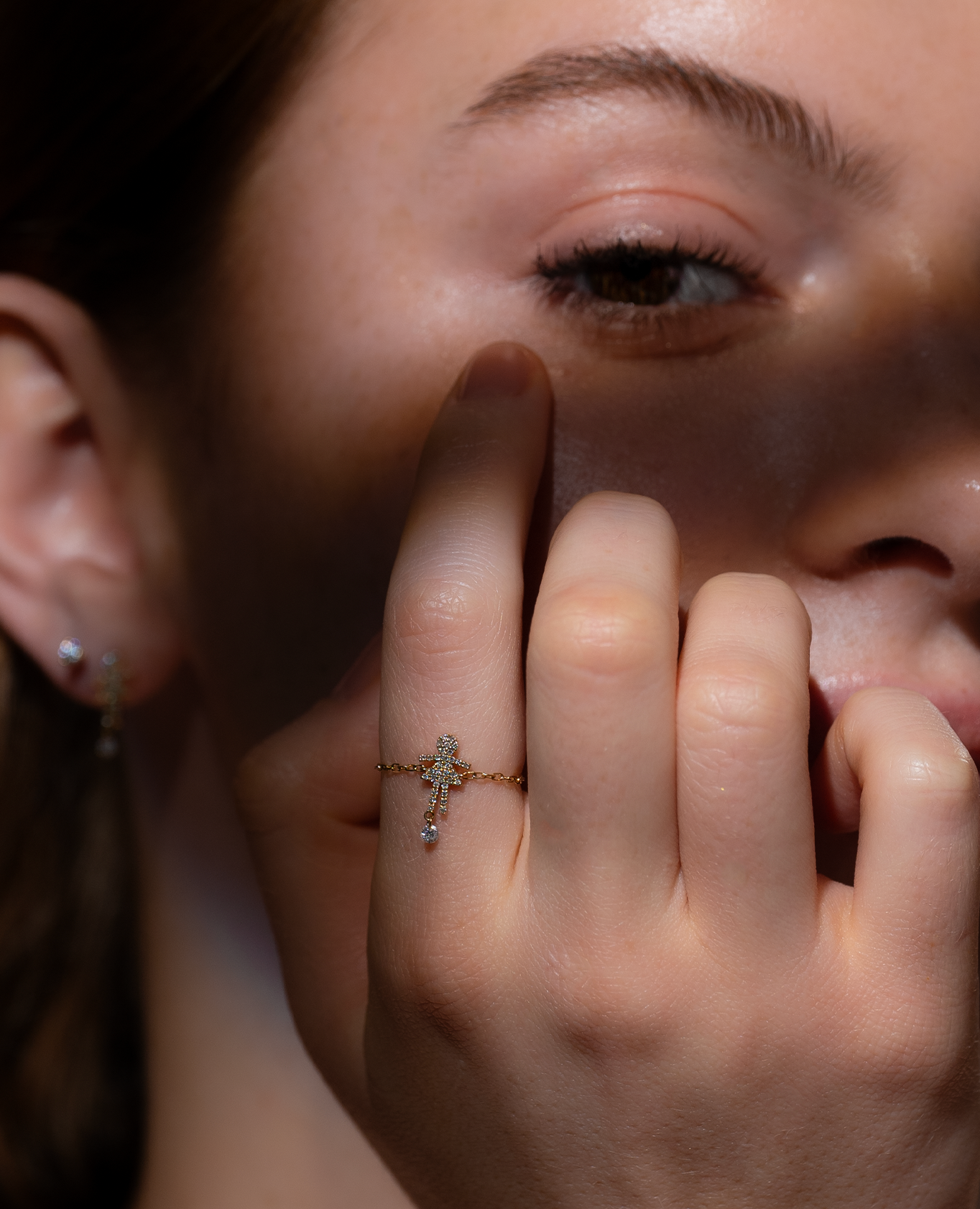 Bague Séléné chaînette Girl pavée un diamant suspendu
