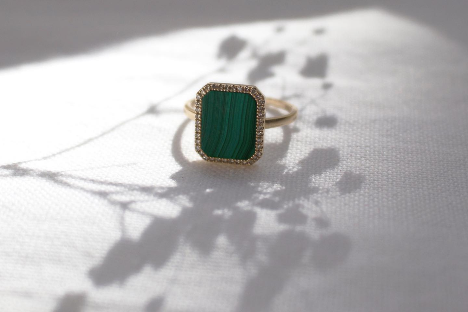 La malachite : Tout savoir sur cette pierre solaire