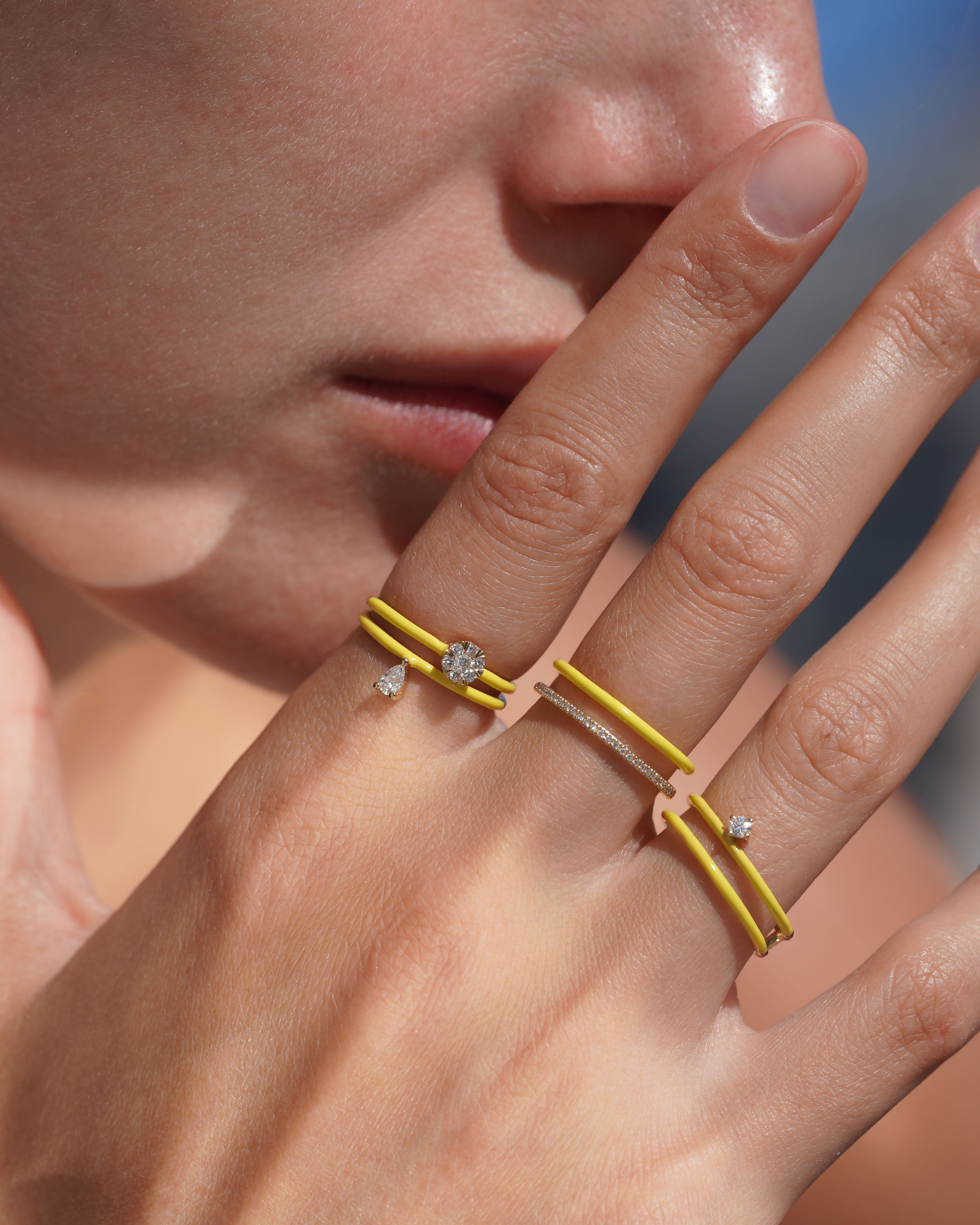 Bague Enamel Jaune un diamant poire