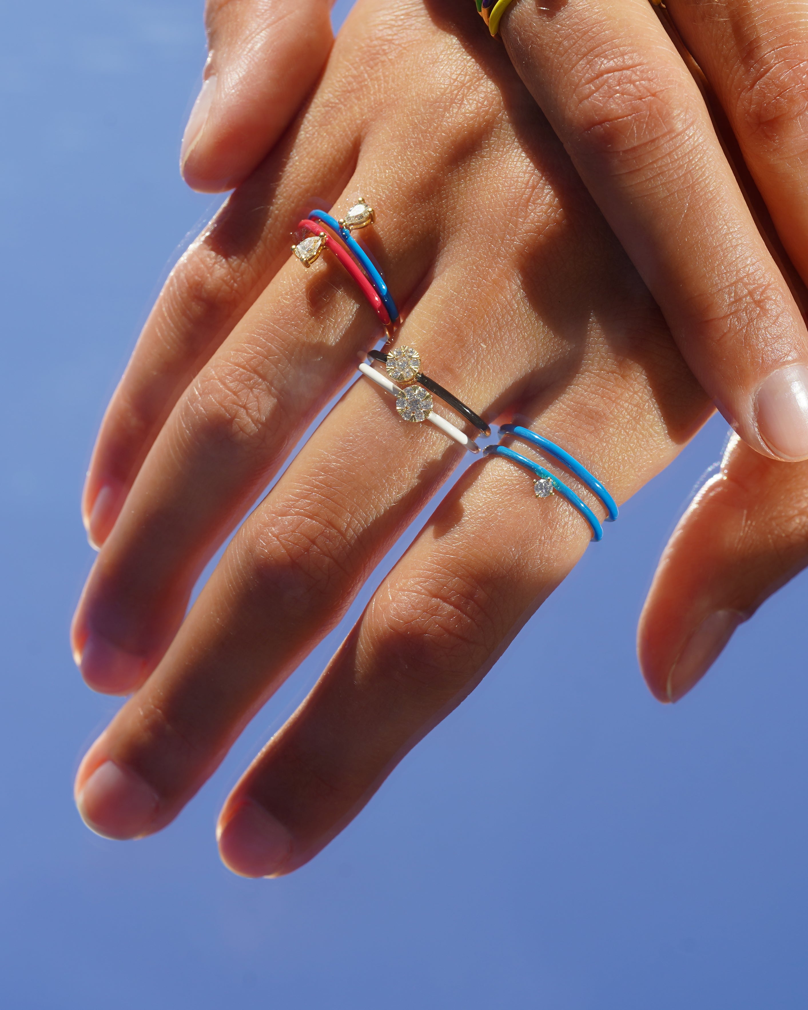 Bague Enamel Rose un diamant poire
