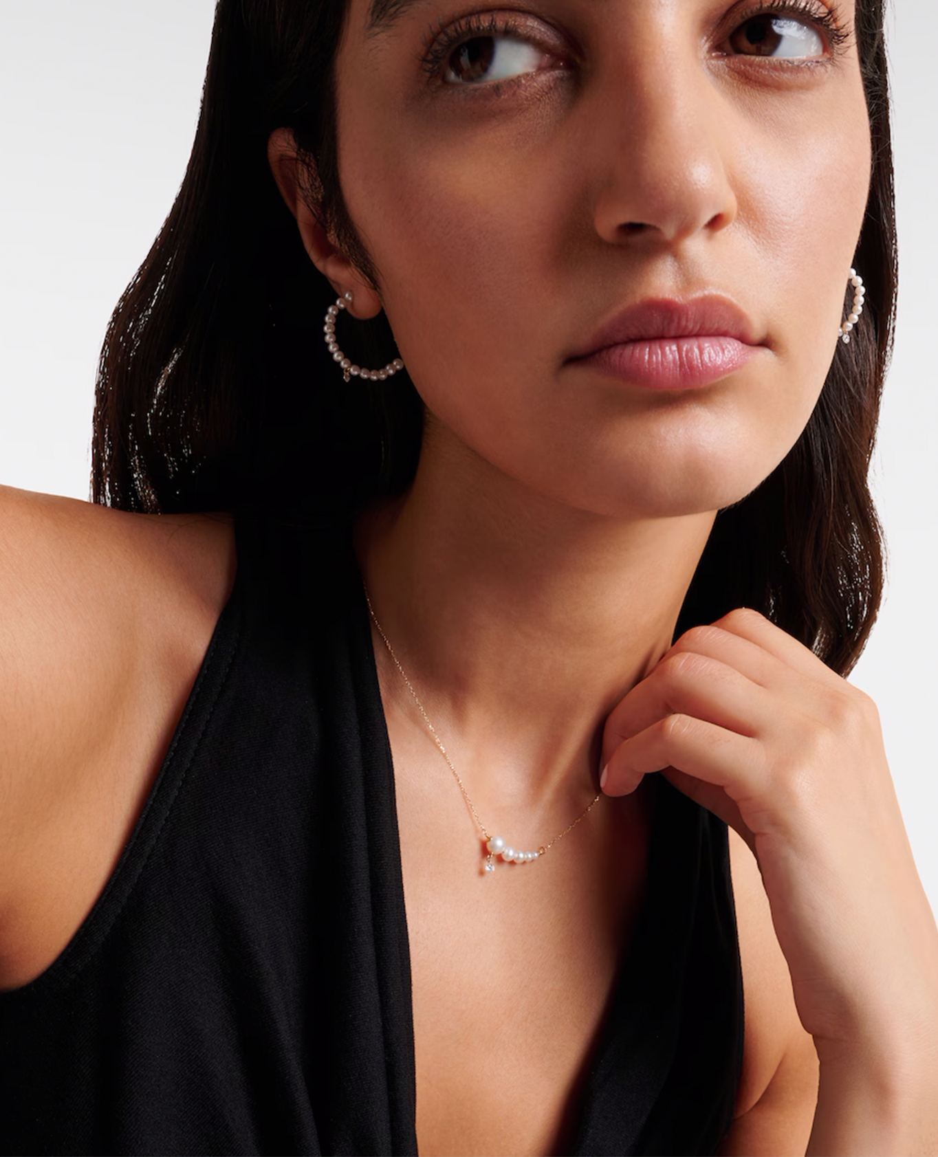 Collier Aphrodite dégradé cinq perles un diamant